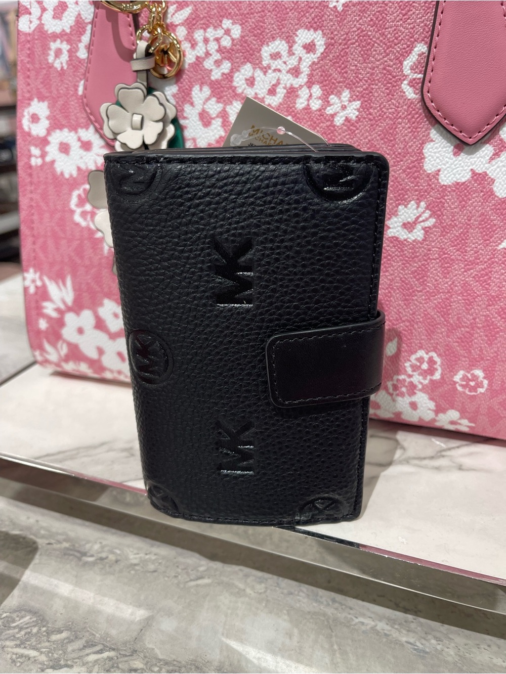 Michael Kors Jet Set Travel Medium  MK Logo Debossed Bifold Wallet
Black 
NWT - Picture 2 of 16